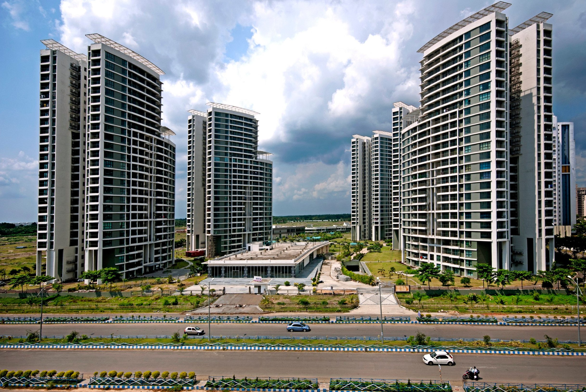 dlf-new-town-heights